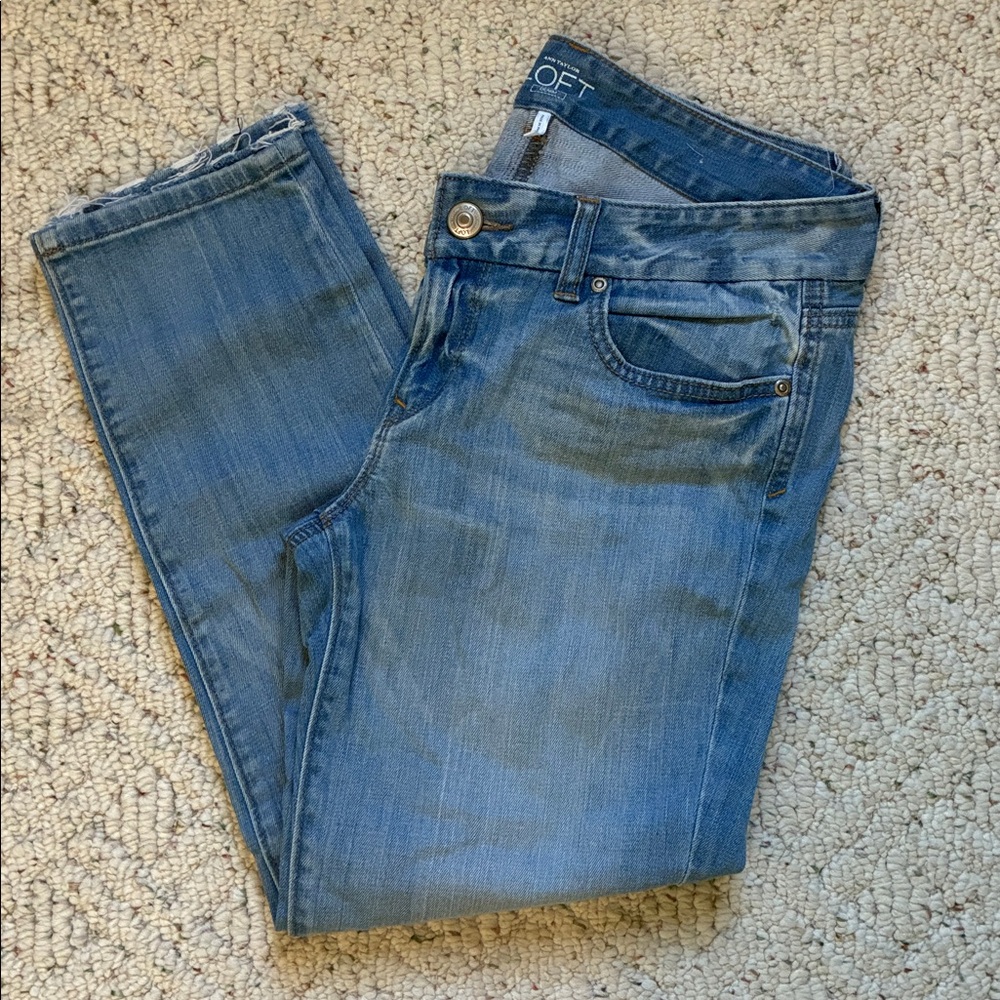 Ann Taylor LOFT Distressed Modern Capri Classic Denim Light Wash Blue Jeans